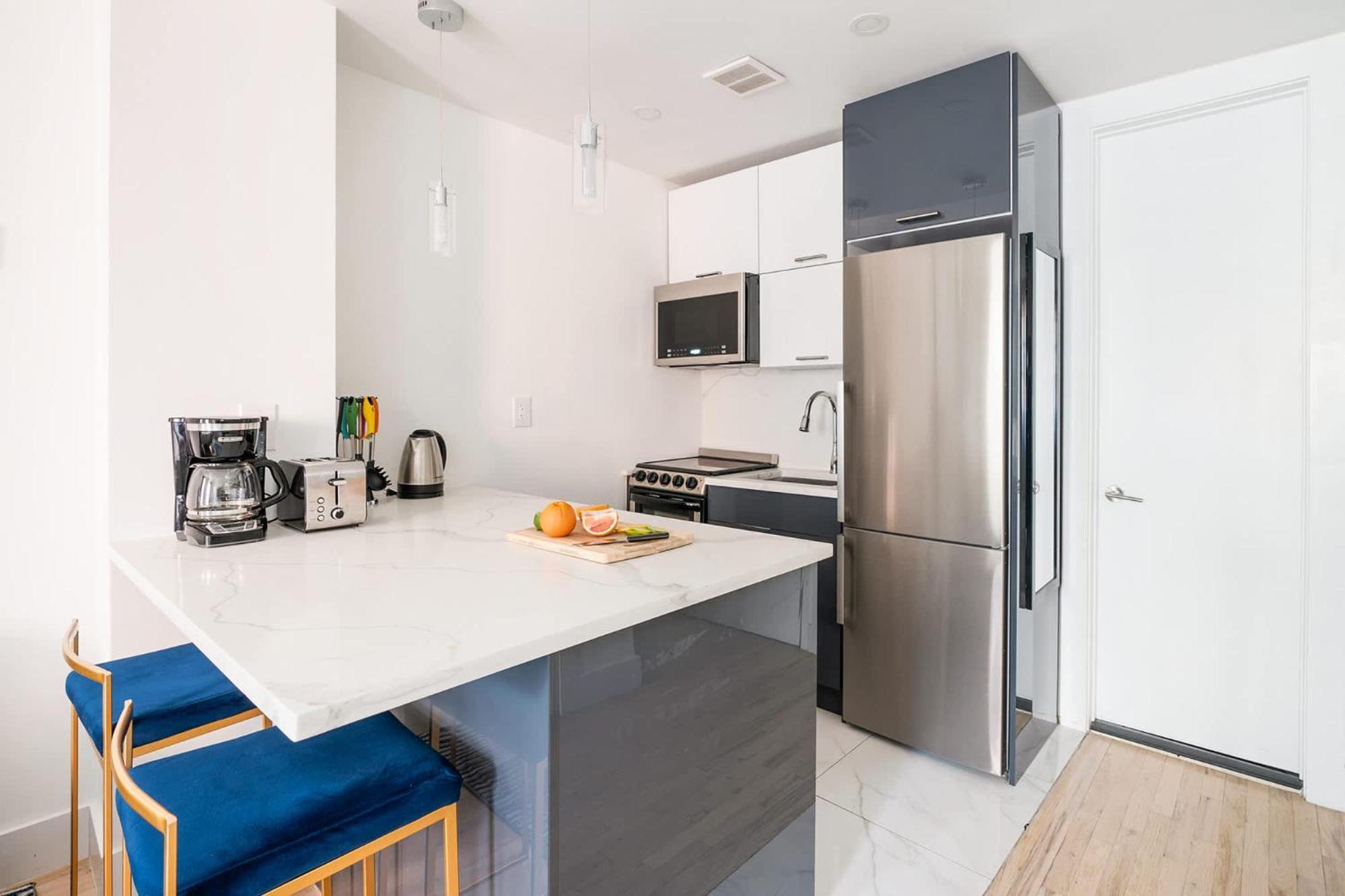 1597-14 New Renovated Rime Ues - W D Apartment
